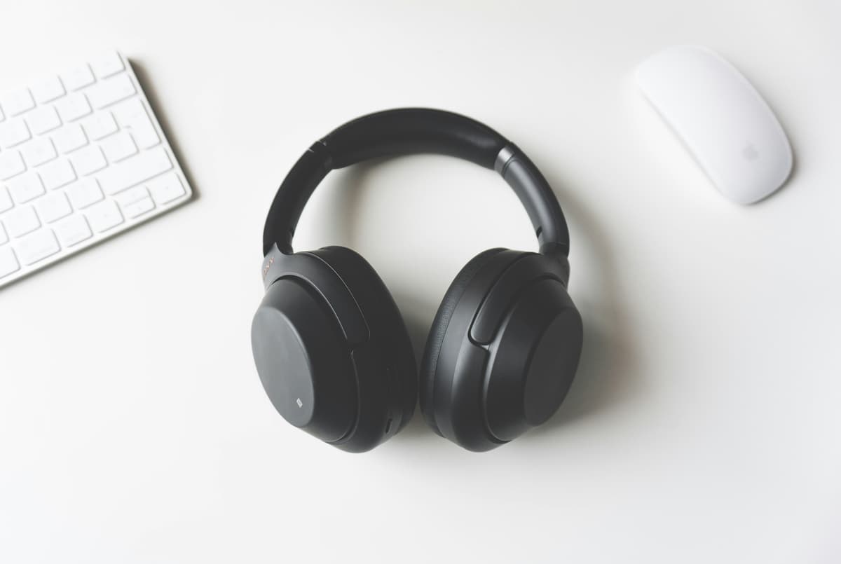 Top 5 căști wireless over-ear în 2026 – Sony, Bose, Apple și altele