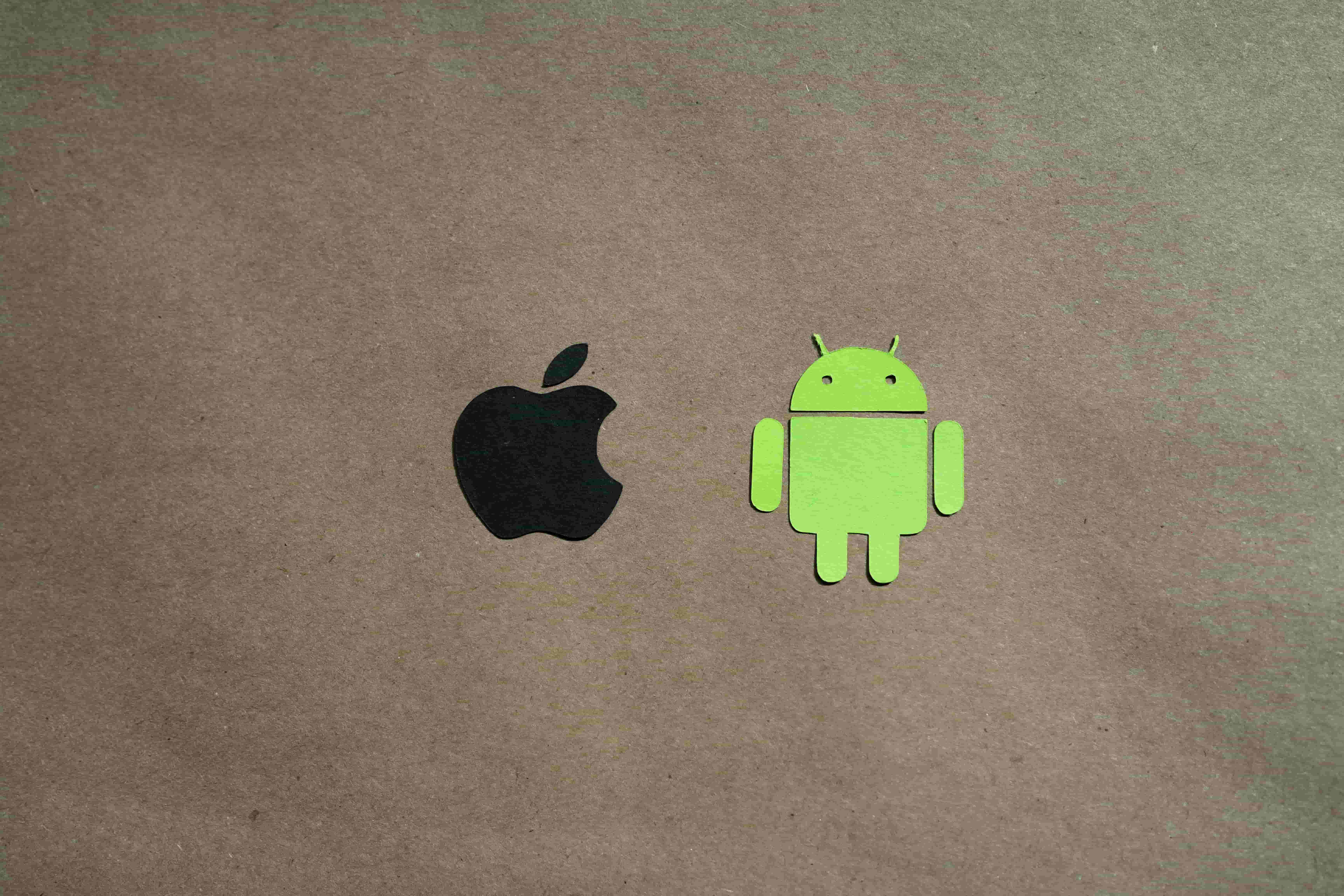 Android vs iOS în 2026: care merită cu adevărat? (după WWDC)