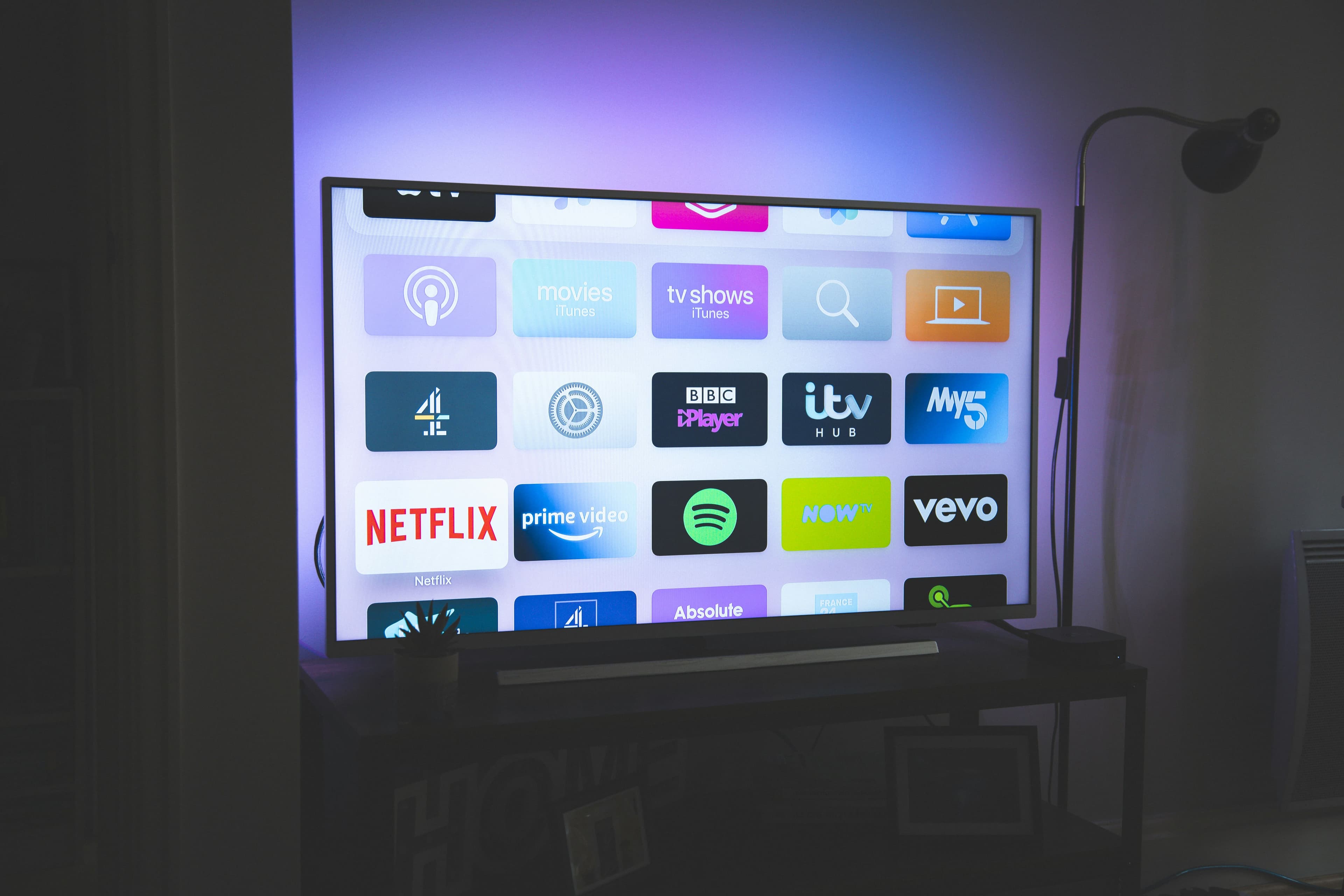 Cele mai bune televizoare sub 2000 lei în 2026 — Ghid complet